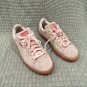 Pink suede pumas with speckled soles. Size 7.5